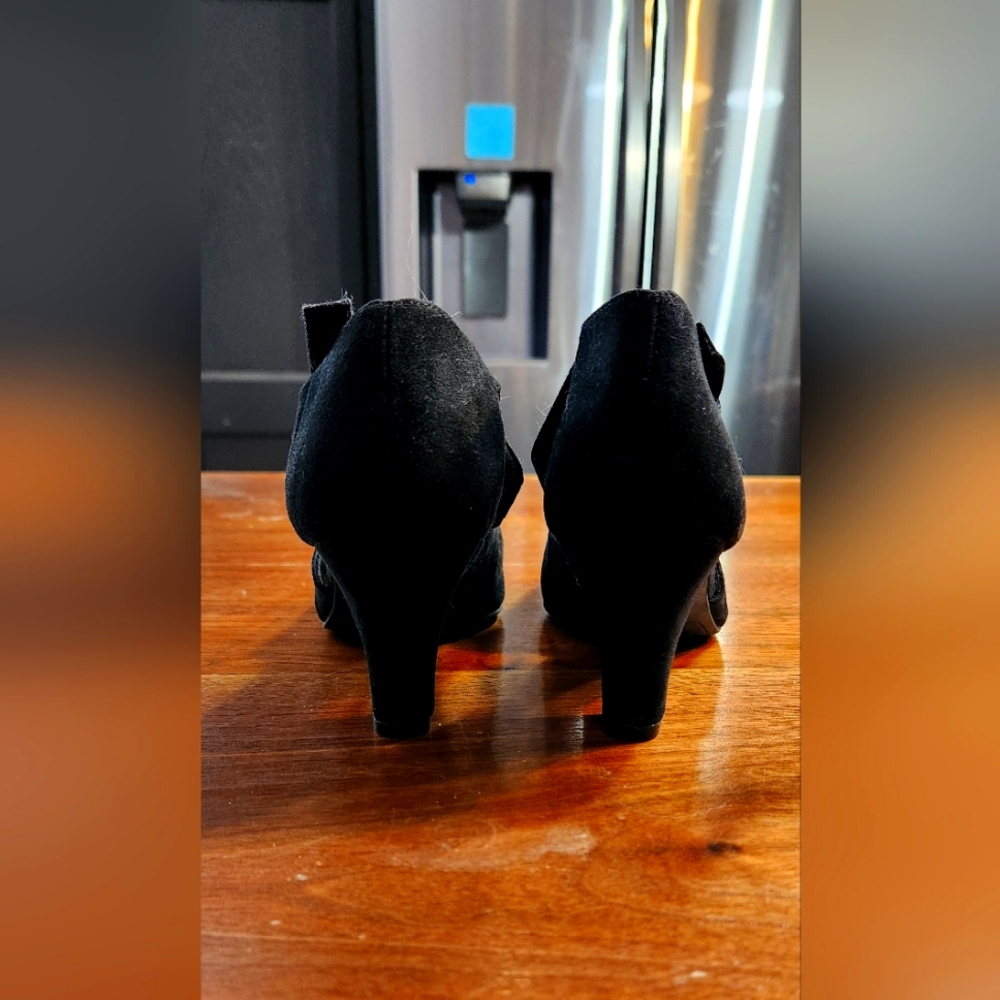 Shoes - Picture 3 of 3